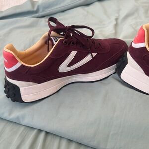 Tretorn Maroon and White Sneakers 9.5. EUC